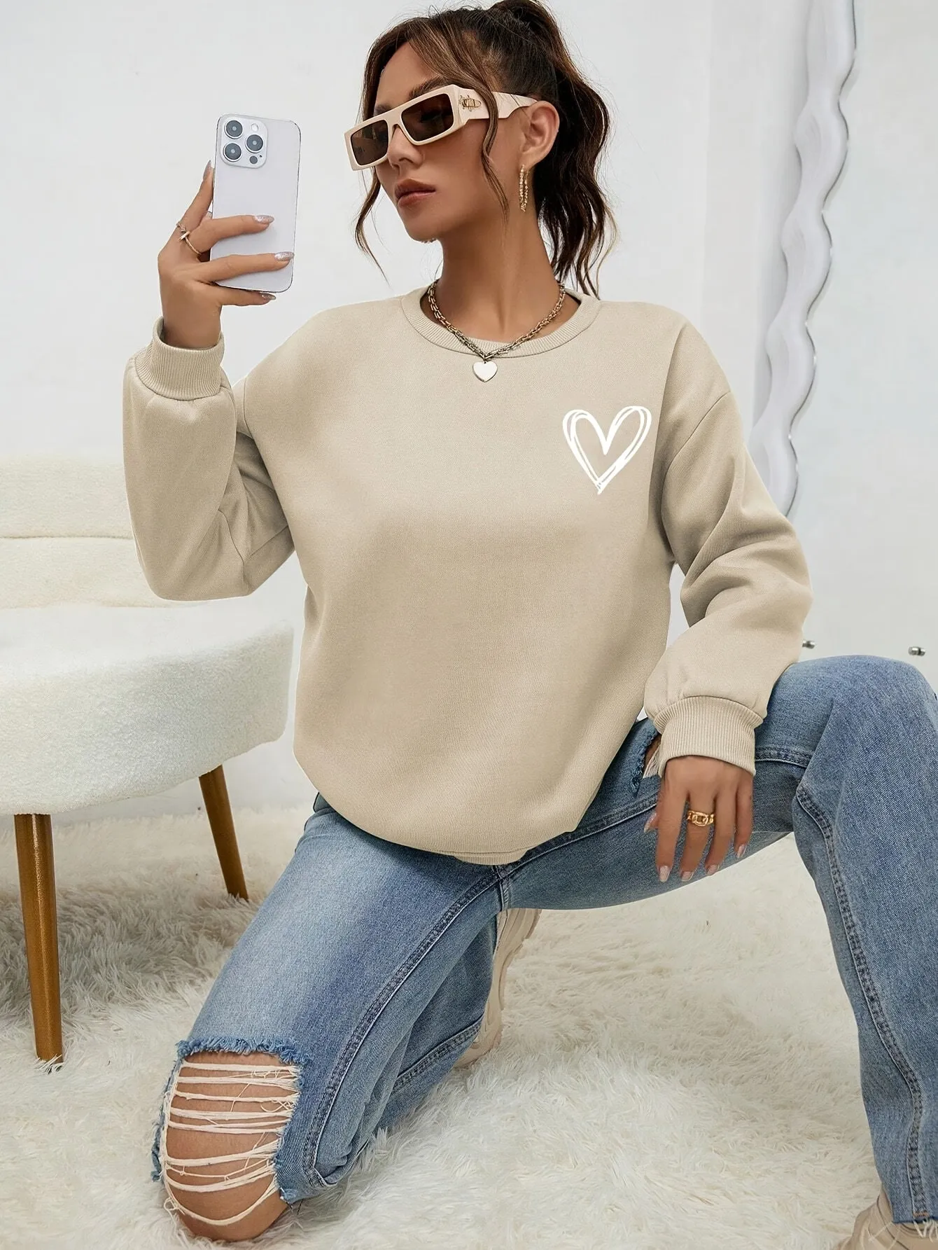 AUDRE - Minimalist Cozy Sweatshirt