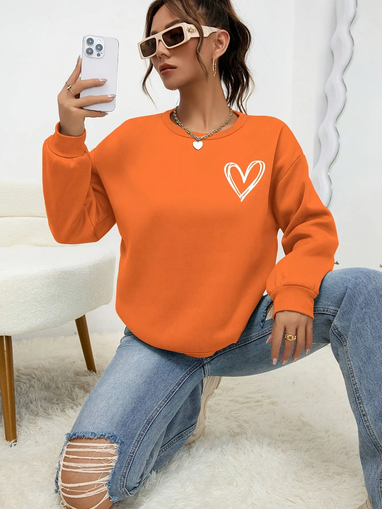 AUDRE - Minimalist Cozy Sweatshirt