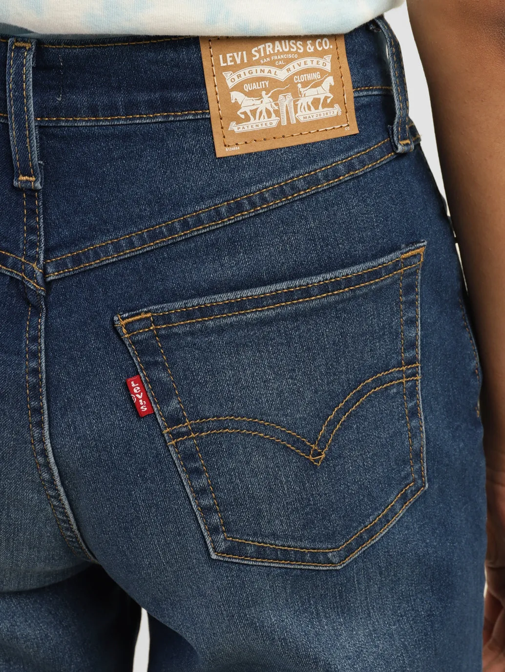 Women's 80s Blue Tapered Fit Mid Rise Jeans